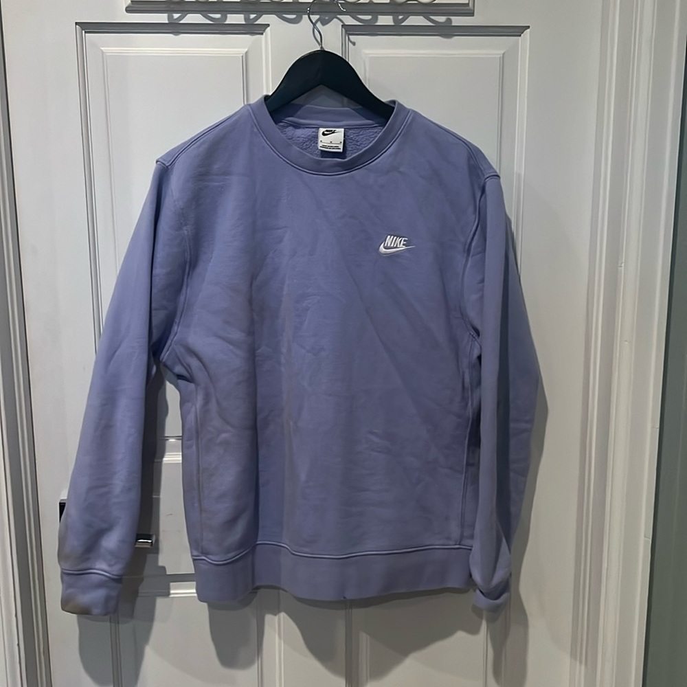 women’s medium purple nike crew neck